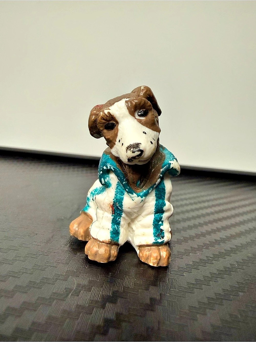 TOPPS Dog Figurine